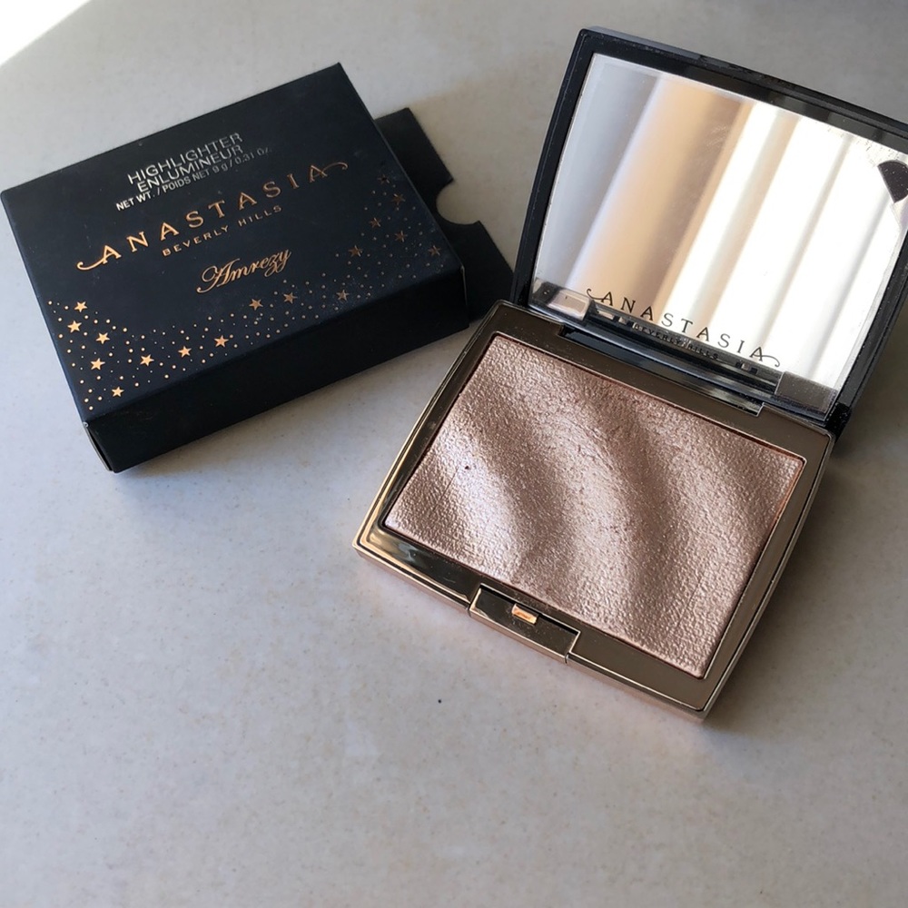 Anastasia Beverly Hills Amrezy highlighter